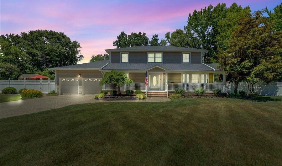 5 Trotter Ter, Belford, NJ 07718 - 4 Beds, 3 Bath