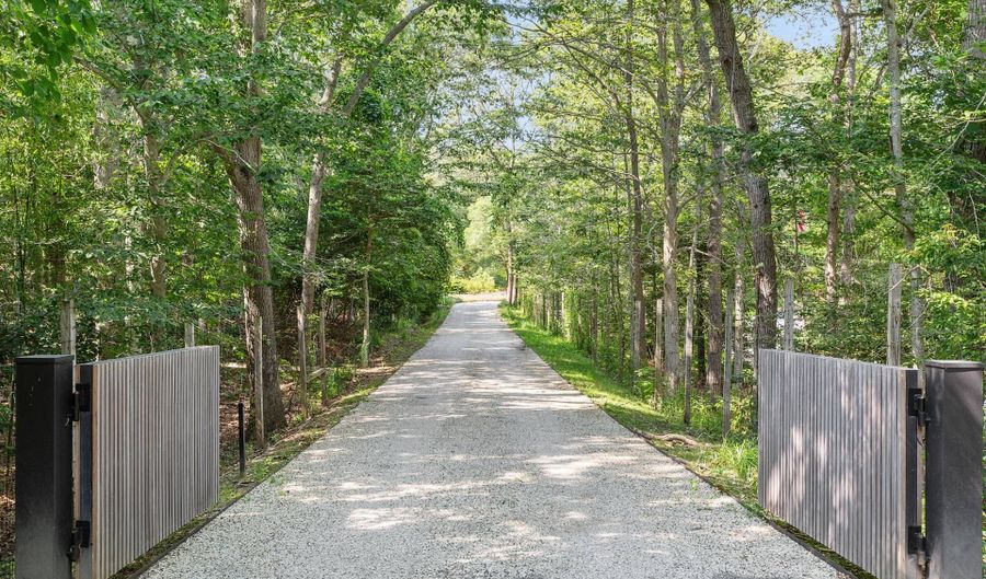 7 Ashwood Ct, Amagansett, NY 11930 - 8 Beds, 10 Bath