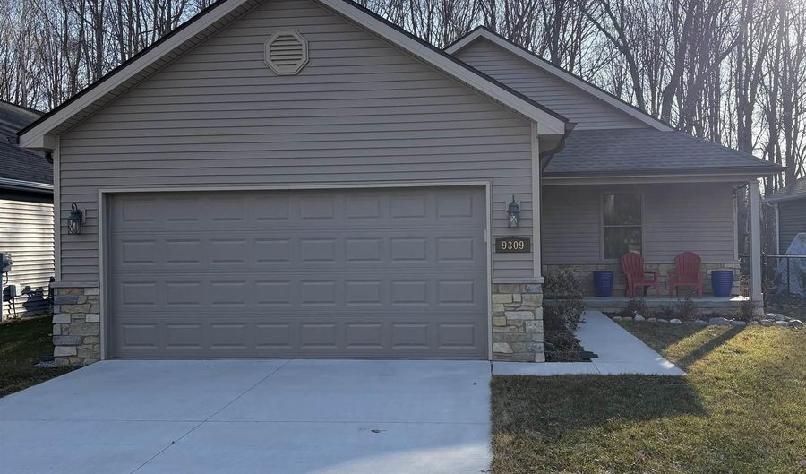 9309 Oakdale St, Algonac, MI 48001 - 3 Beds, 2 Bath