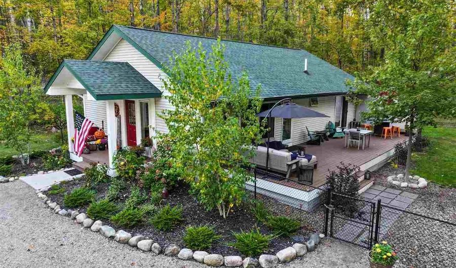 5441 VALLEY, Alanson, MI 49706 - 3 Beds, 2 Bath