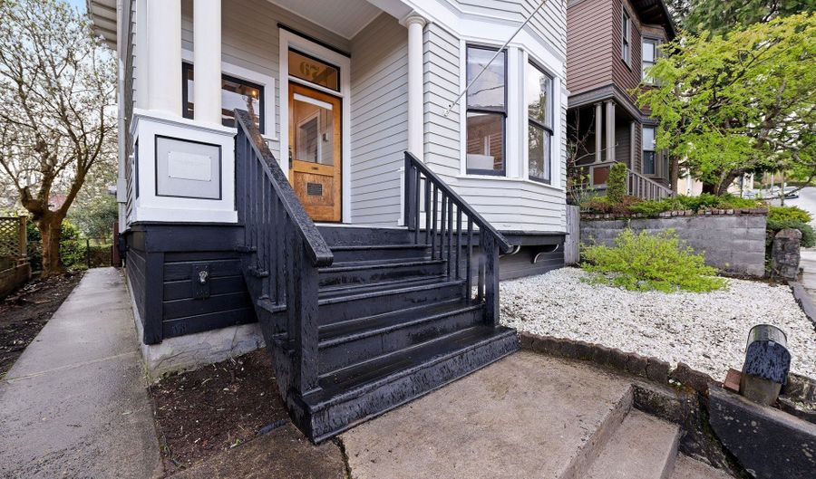 674 11TH St, Astoria, OR 97103 - 3 Beds, 2 Bath
