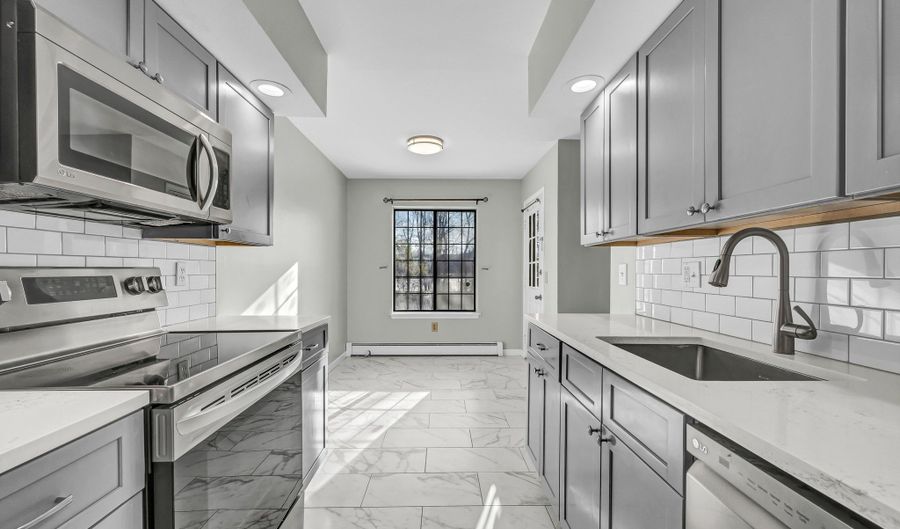 26 Essex Ct 26, Brookfield, CT 06804 - 1 Beds, 1 Bath