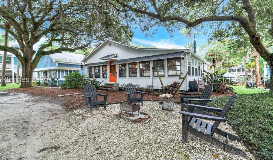 11 Whiting St, Bluffton, SC 29910 - 3 Beds, 2 Bath