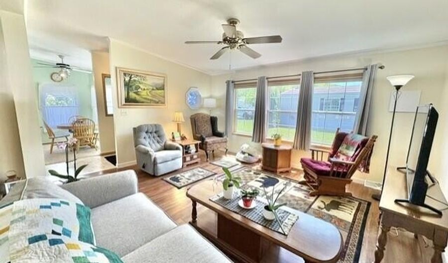 8 Windsor Dr, Alfred, ME 04002 - 3 Beds, 2 Bath