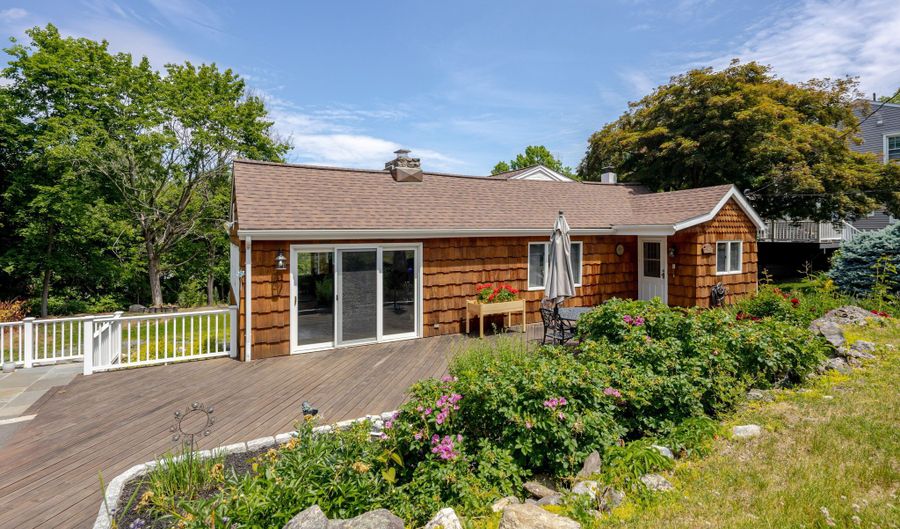 10 Baxter St, Danbury, CT 06811 - 2 Beds, 2 Bath