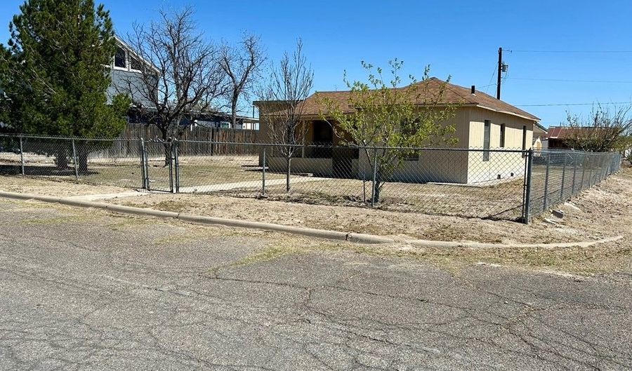 400 N Young St, Fort Stockton, TX 79735 - 4 Beds, 2 Bath