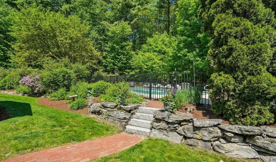 5 Spring Hill Rd, Bedford, NH 03110 - 5 Beds, 6 Bath