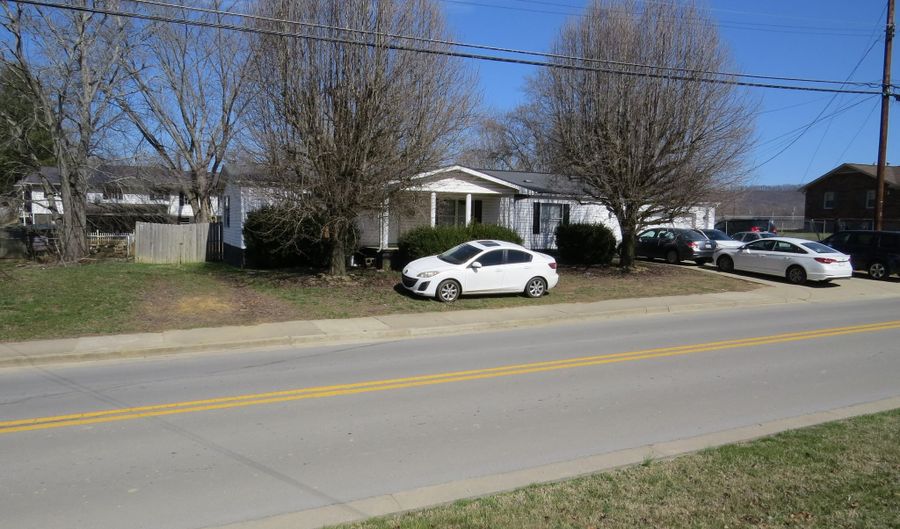 948 N Main St, Barbourville, KY 40906 - 4 Beds, 2 Bath