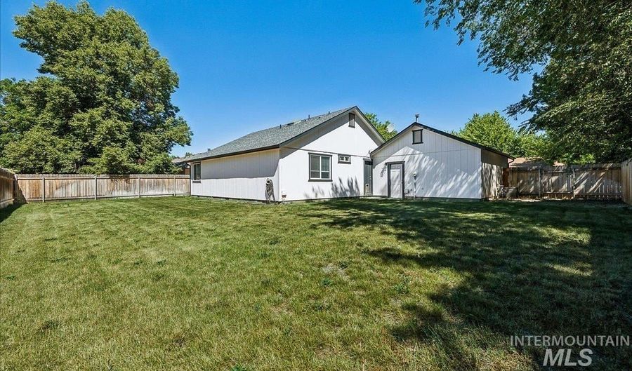 11639 W Ginger Creek Dr, Boise, ID 83713 - 3 Beds, 2 Bath