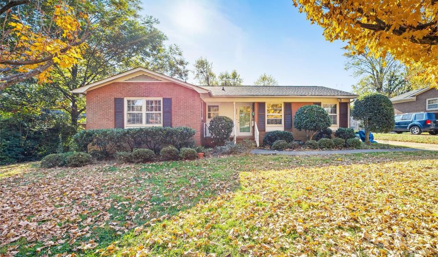 3420 Woodleaf Rd, Charlotte, NC 28205 - 3 Beds, 2 Bath