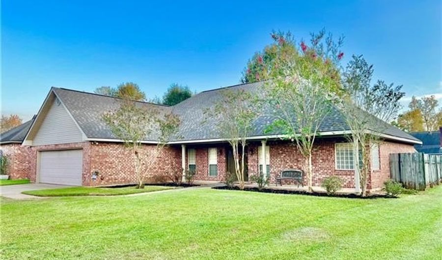 412 JACOB B Loop, Alexandria, LA 71303 - 3 Beds, 3 Bath