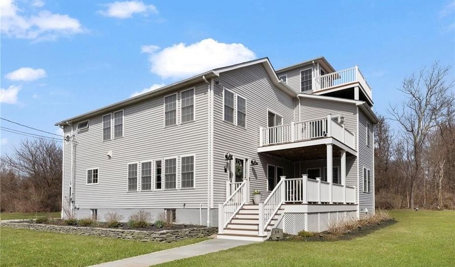 14 Hulls Ct, Jamestown, RI 02835 - 4 Beds, 3 Bath