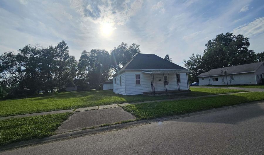 702 S Durbin St, Bicknell, IN 47512 - 2 Beds, 1 Bath