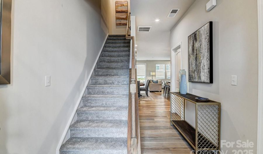 8030 Downy Oak Ln, Charlotte, NC 28269 - 3 Beds, 3 Bath