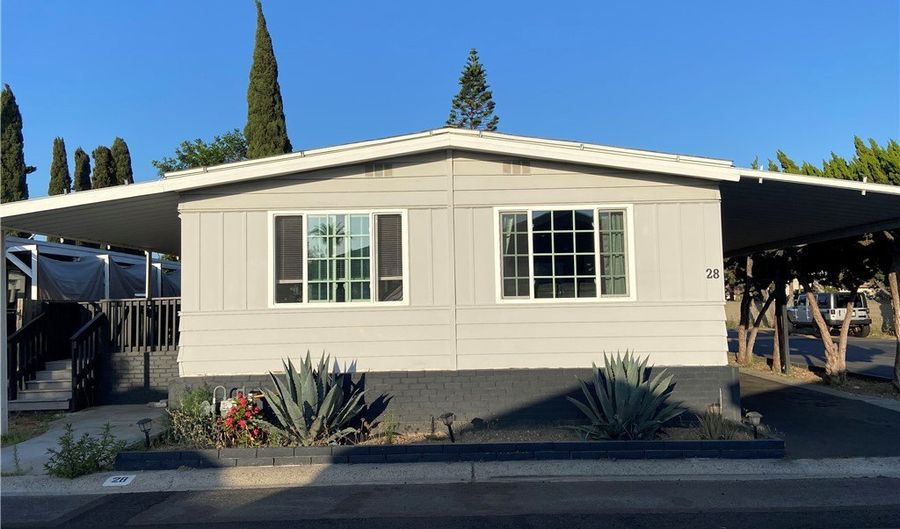 320 N Park Vis 28, Anaheim, CA 92806 - 4 Beds, 2 Bath