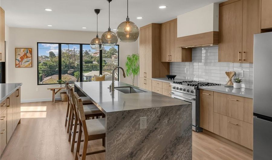 5309 Maymont, Los Angeles, CA 90043 - 3 Beds, 2 Bath