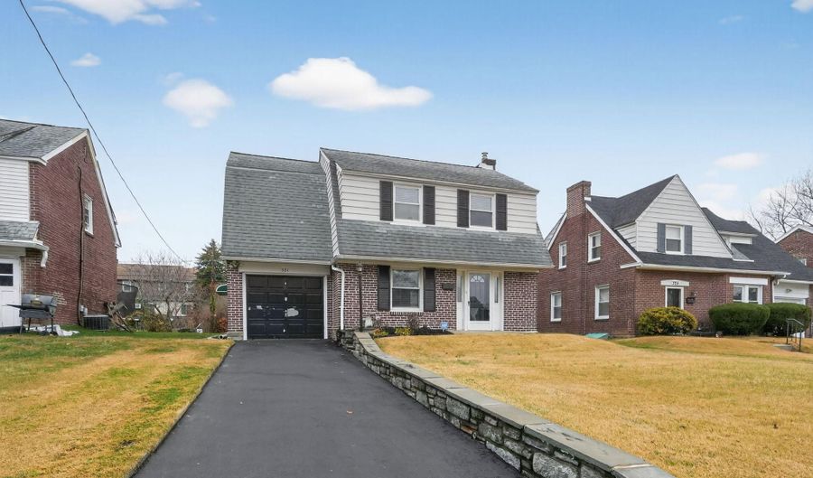 321 E MAGNOLIA Ave, Aldan, PA 19018 - 3 Beds, 2 Bath