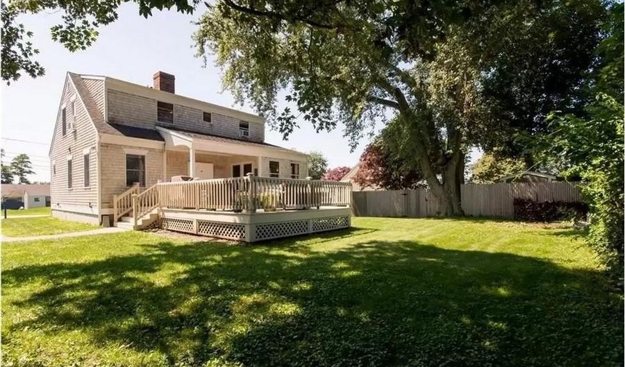 9 Rosita Ave, Bristol, RI 02809 - 3 Beds, 2 Bath