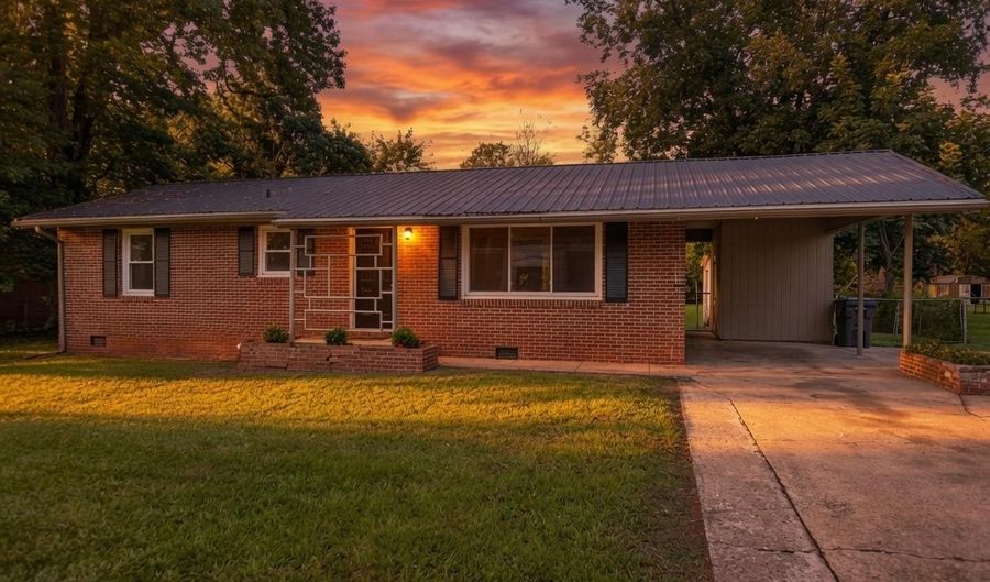 325 GLADE Rd, Anniston, AL 36206 - 3 Beds, 1 Bath