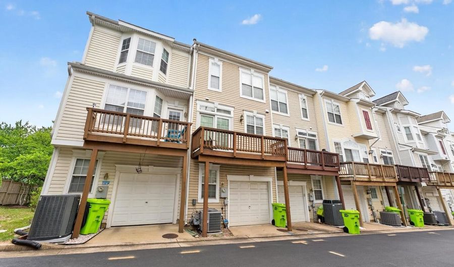 932 HARRISON Cir, Alexandria, VA 22304 - 2 Beds, 3 Bath