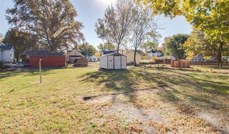 815 Hawley Ave, Alton, IL 62002 - 2 Beds, 2 Bath