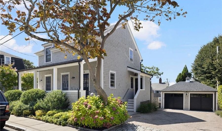 9 Anthony St, Newport, RI 02840 - 3 Beds, 3 Bath