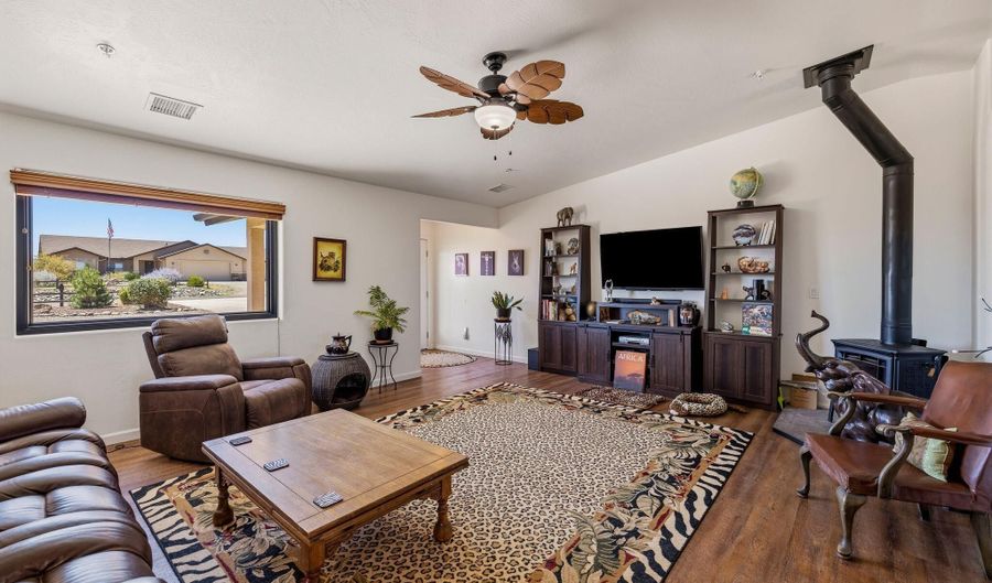 822 Rocking Horse Ln, Chino Valley, AZ 86323 - 3 Beds, 2 Bath