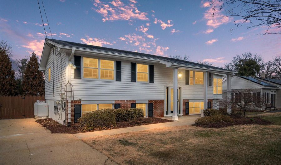100 CARROLL Dr, Annapolis, MD 21403 - 4 Beds, 2 Bath