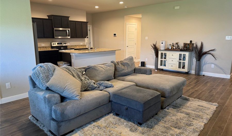716 Griffith Park Trl, Alvarado, TX 76009 - 3 Beds, 2 Bath