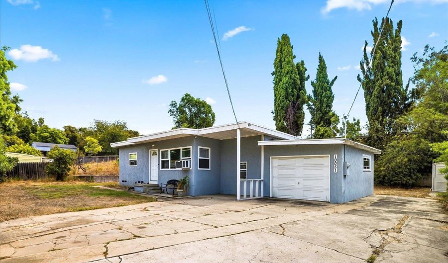 10051 Casa De Oro Blvd, Spring Valley, CA 91977 - 2 Beds, 1 Bath