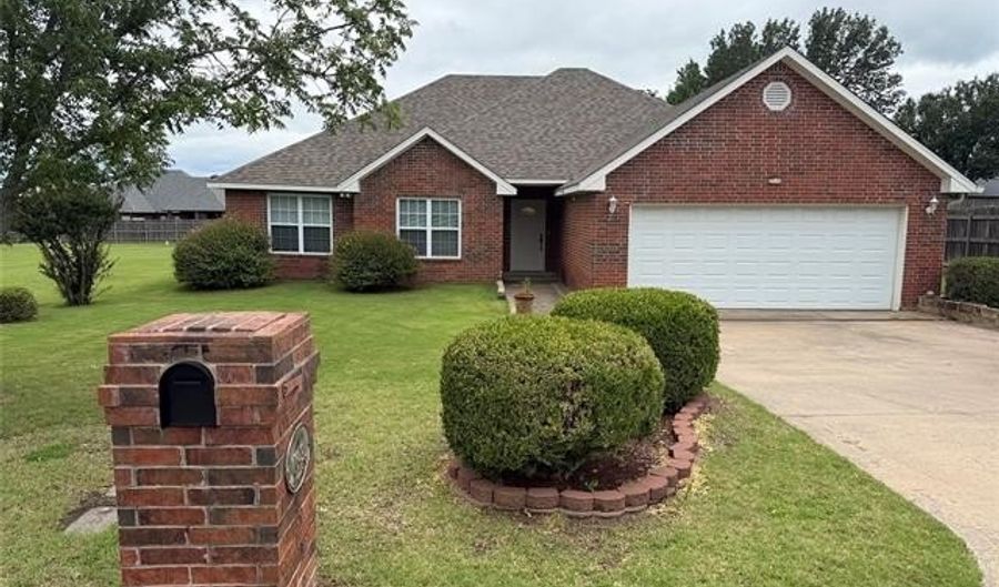 1649 Brentwood, Ardmore, OK 73401 - 3 Beds, 2 Bath