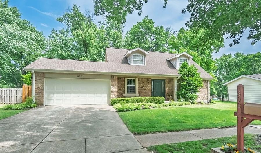 693 Woodrun Ct, Ballwin, MO 63021 - 4 Beds, 3 Bath