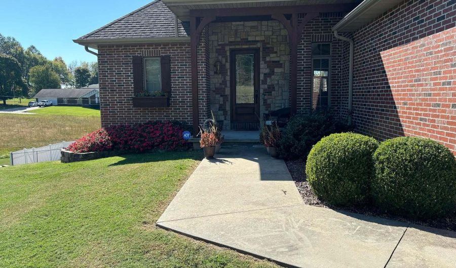 503 Curry Ave, Ava, MO 65608 - 4 Beds, 3 Bath