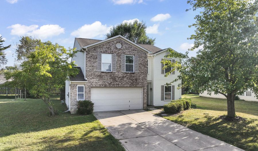 6911 Woodland Heights Dr, Avon, IN 46123 - 3 Beds, 3 Bath