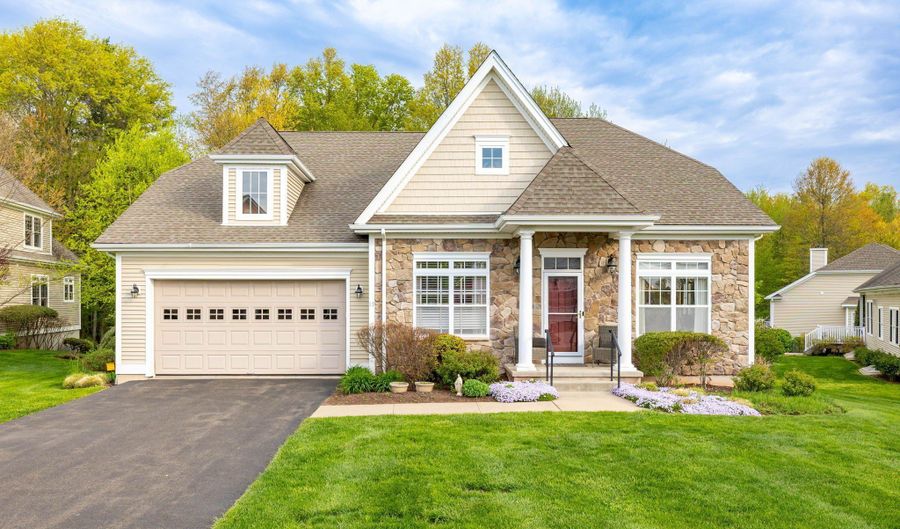 19 Cherry Hills Cir 19, Bloomfield, CT 06002 - 3 Beds, 4 Bath