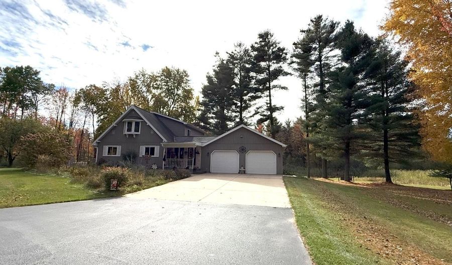 1917 SANDALWOOD Rd, Abrams, WI 54101 - 3 Beds, 2 Bath