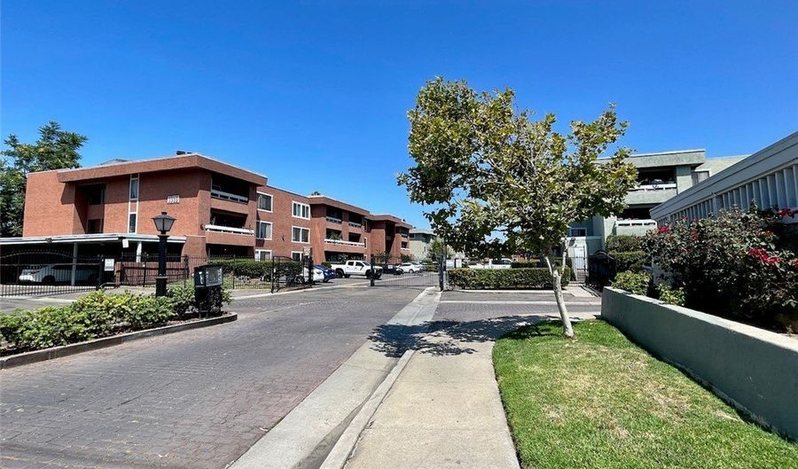 1010 E Washington Ave 83, Escondido, CA 92025 - 2 Beds, 1 Bath