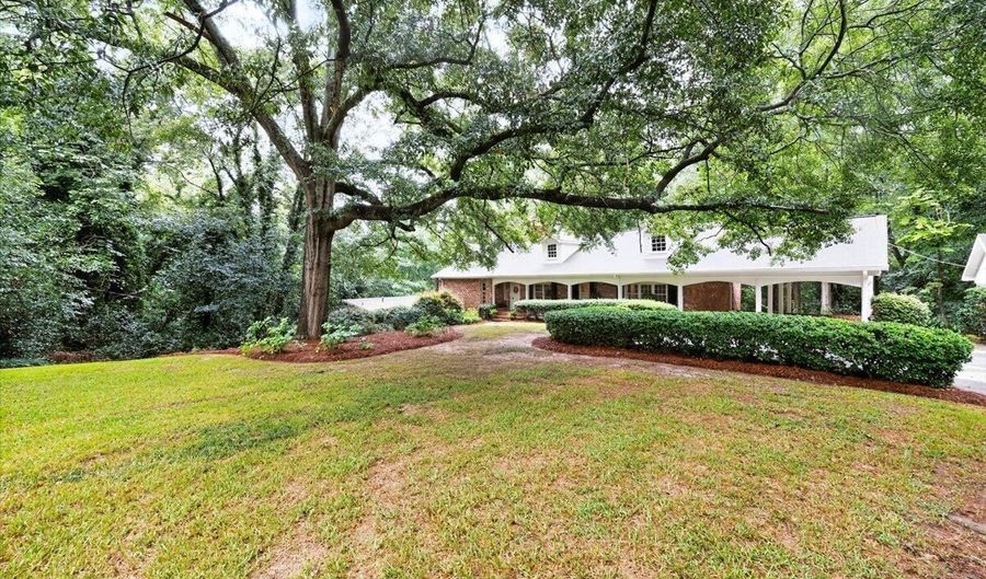 447 Bonnie Dr, Macon, GA 31204 - 4 Beds, 3 Bath