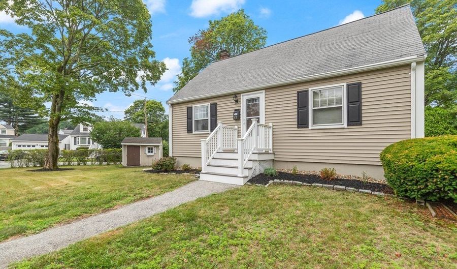 23 Warren St, Beverly, MA 01915 - 3 Beds, 3 Bath