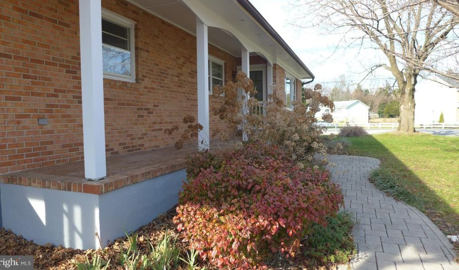 93 GREAT LAKE Dr, Annapolis, MD 21403 - 3 Beds, 3 Bath
