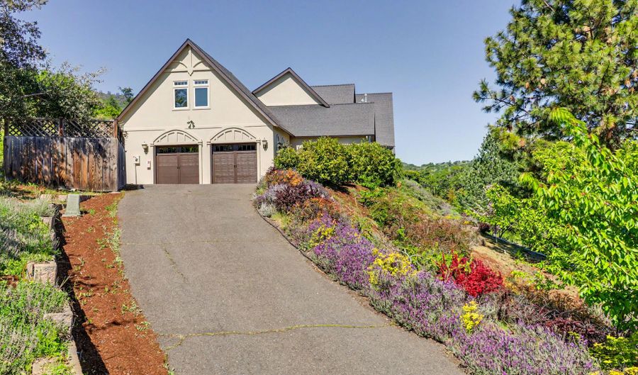 1678 Ashland Mine Rd, Ashland, OR 97520 - 4 Beds, 3 Bath