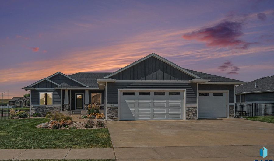 1820 W Thomas Cir, Brandon, SD 57005 - 5 Beds, 3 Bath
