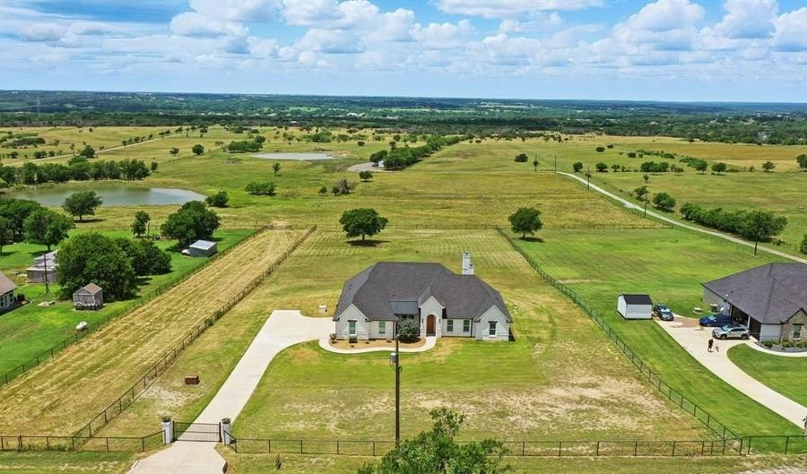 4895 Upper Denton Rd, Weatherford, TX 76085 - 4 Beds, 2 Bath