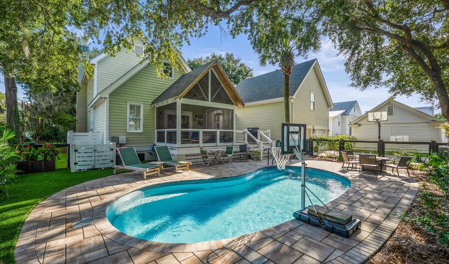 4 Waterbird Dr, Beaufort, SC 29907 - 5 Beds, 5 Bath