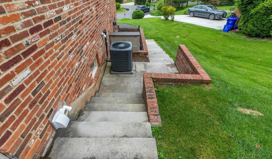 8217 CINDY Ln, Bethesda, MD 20817 - 5 Beds, 4 Bath