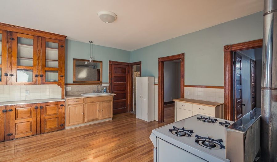 65 Van Derveer St Second Floor Front, Amsterdam, NY 12010 - 2 Beds, 1 Bath