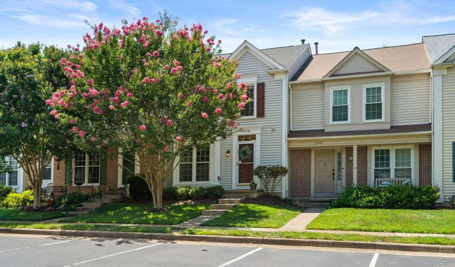 20946 TOBACCO Sq, Ashburn, VA 20147 - 3 Beds, 4 Bath