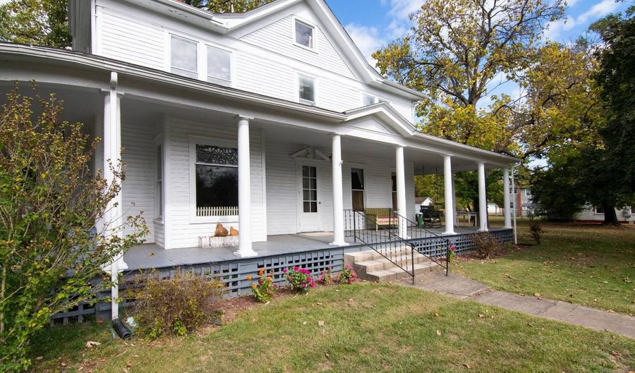 192 Clay St, Alderson, WV 24910 - 5 Beds, 2 Bath