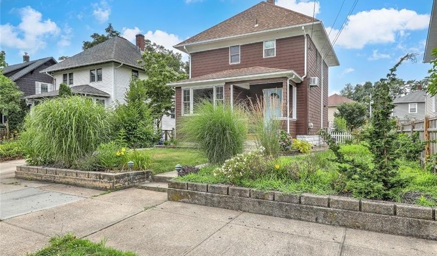 37 Denver Ave, Cranston, RI 02905 - 3 Beds, 2 Bath