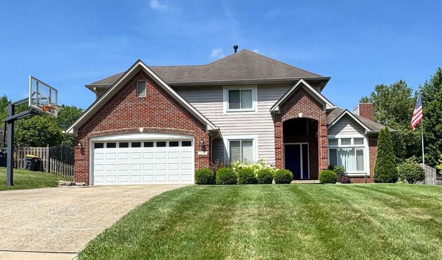317 Edgewood Pl E, Anderson, IN 46011 - 3 Beds, 3 Bath